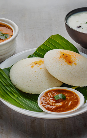 Idli with sambar and chutney
